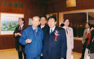 2003年11月26日，中國(guó)水泥協(xié)會(huì)會(huì)長(zhǎng)雷前治視察江西亞?wèn)|。