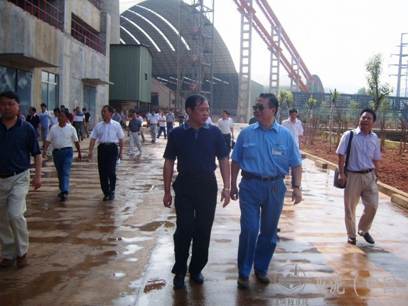 2010年6月，武穴市吳美景市長視察黃岡亞東
