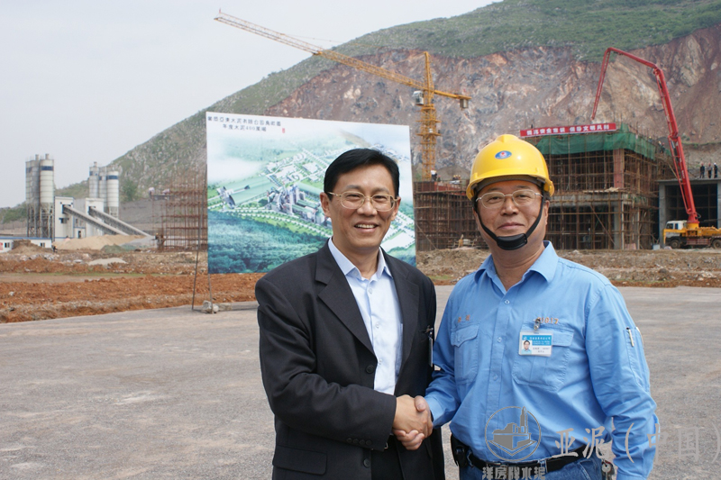 2009年4月，湖北副省長段輪一視察黃岡亞東