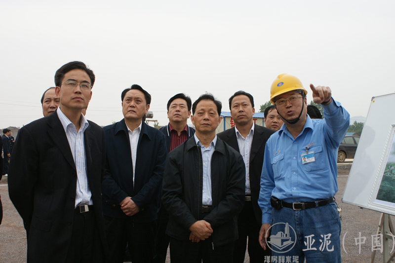 2009年4月，保監(jiān)會(huì)主席吳定富、黃岡劉雪榮市長、武穴張社教書記視察黃岡亞東