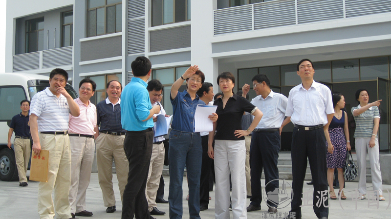 2008年7月27日，時(shí)任揚(yáng)州市長(zhǎng)王燕文、副市長(zhǎng)聞道才視察揚(yáng)州亞?wèn)|