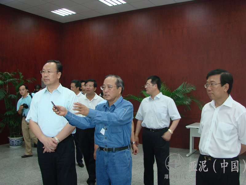 2007年8月23日，四川省委書記杜青林視察四川亞?wèn)|