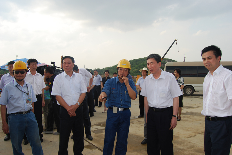 2012年7月11日，江西省政協(xié)主席黃躍金視察江西亞東五、六期工地