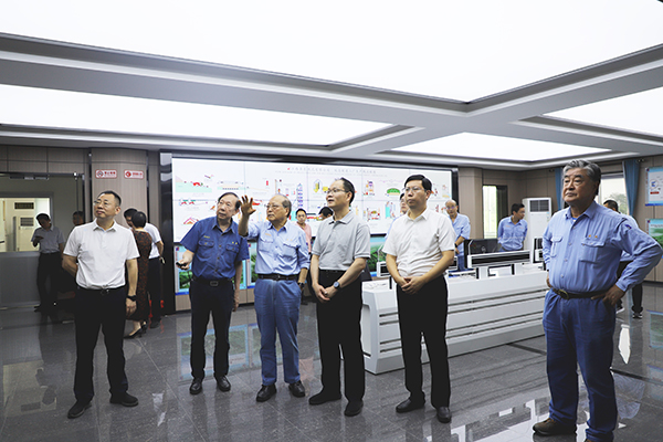 2023年8月14日，江西省委臺(tái)辦主任張鋒一行調(diào)研江西亞?wèn)|水泥公司